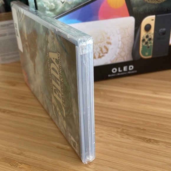 NIB Nintendo Switch Oled Legend of Zelda Tears Of The Kingdom Bundle - Picture 6 of 13